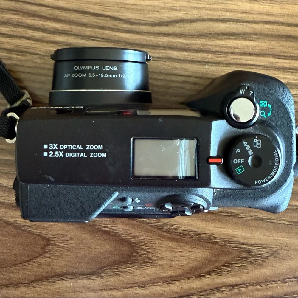 Olympus Camedia Digital Camera w/16MB Smartmedia Card-Battery Door Latch Broken